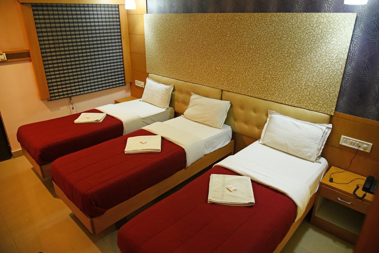 Grand Choice Hotel Бангалор Стая снимка